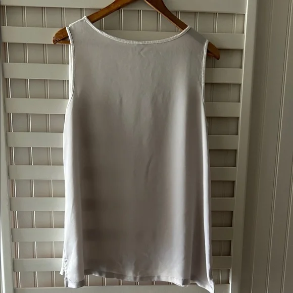 Uniqlo White Tank Top with Pocket - Picture 2 of 4